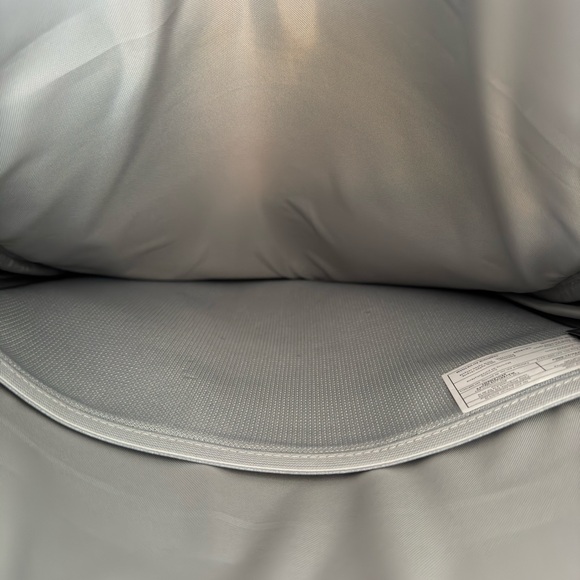 Osprey Arcane Crossbody / Messenger Bag – Pine Leaf Green - Picture 3 of 5